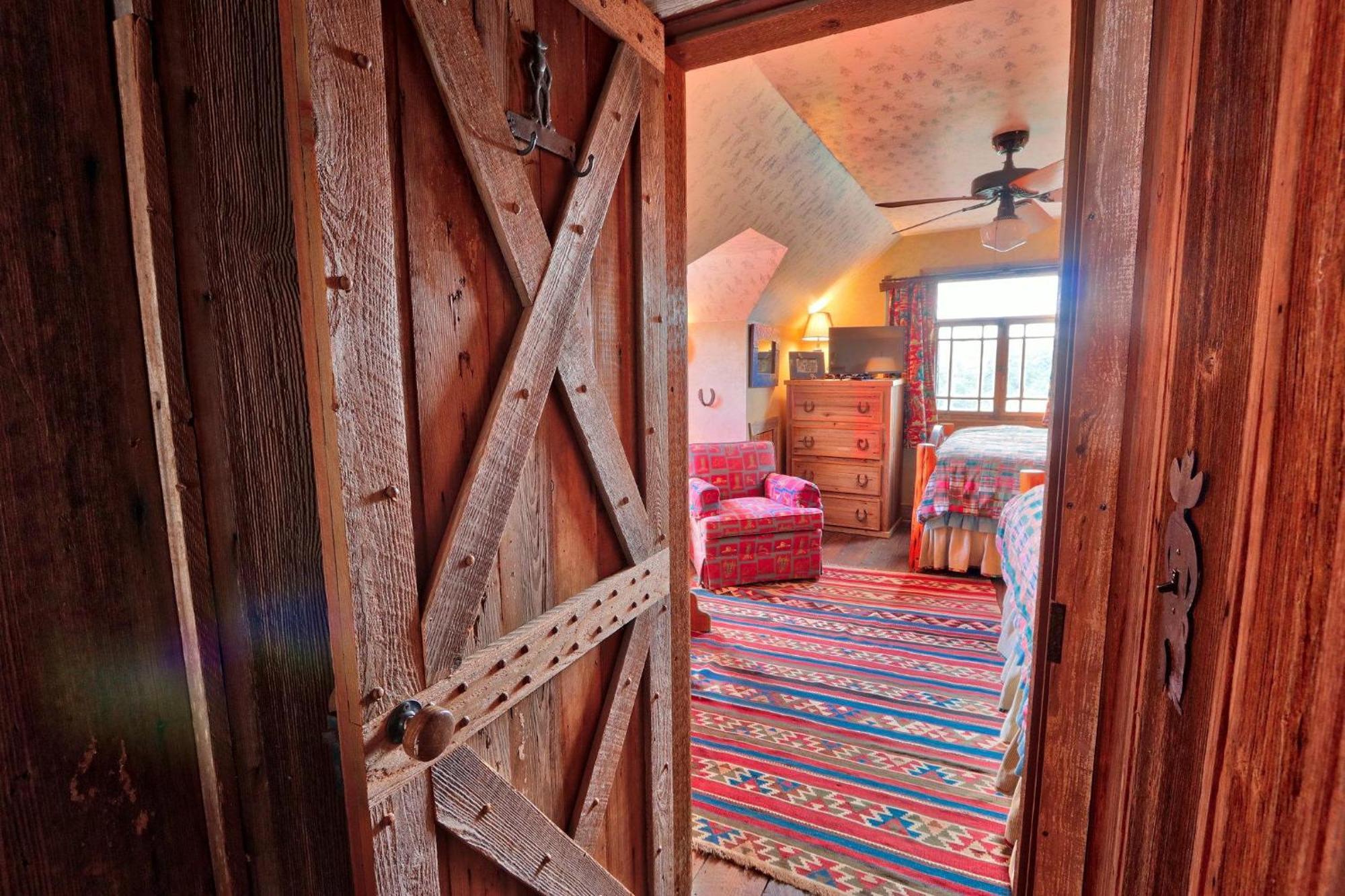 Log Cabin At Old Glory Ranch Уимберли Экстерьер фото